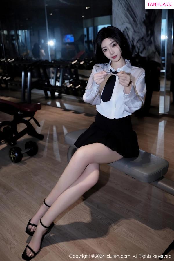 唐安琪  [XiuRen]高清写真图 2024.01.02 No.7894 安琪Yee 黑丝美腿第11张图片